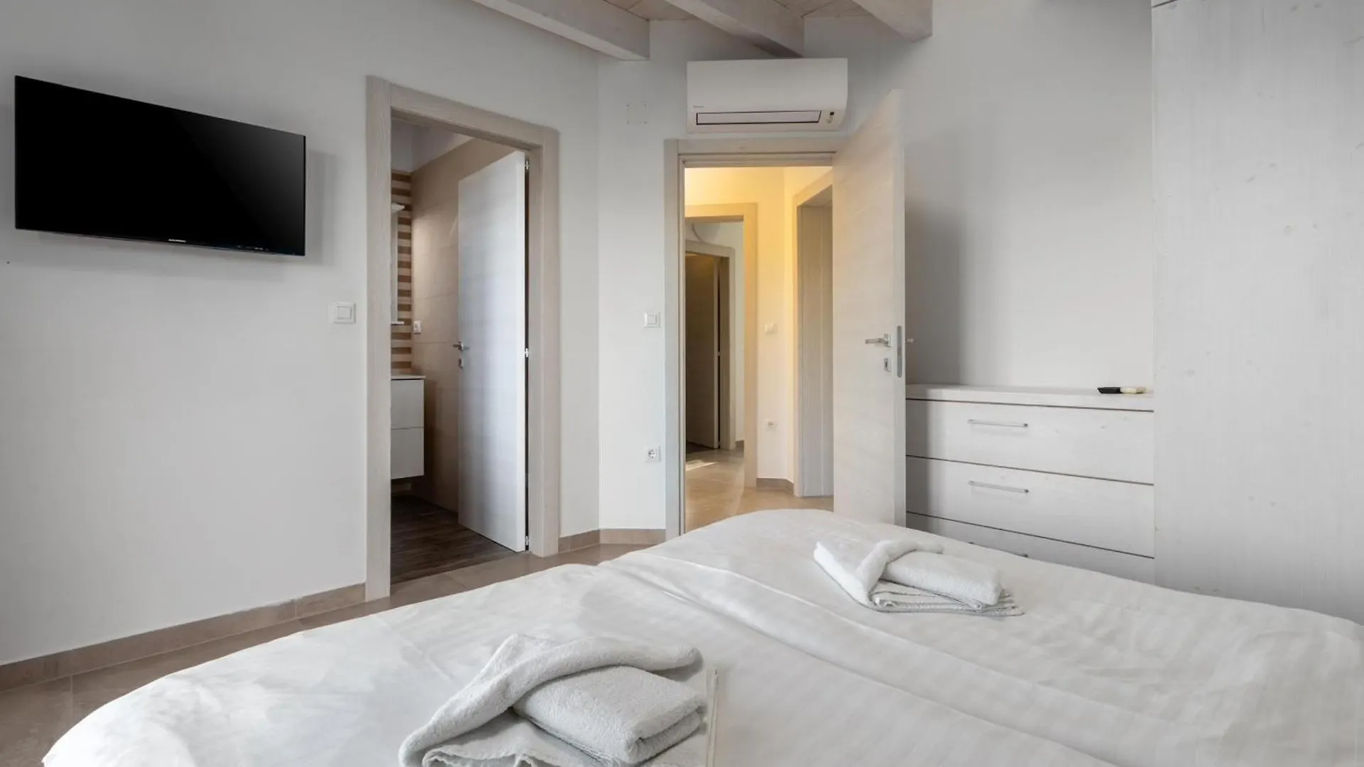 Villa Luna With Jacuzzi, Sauna And Private Pool Pomer Kroatië
