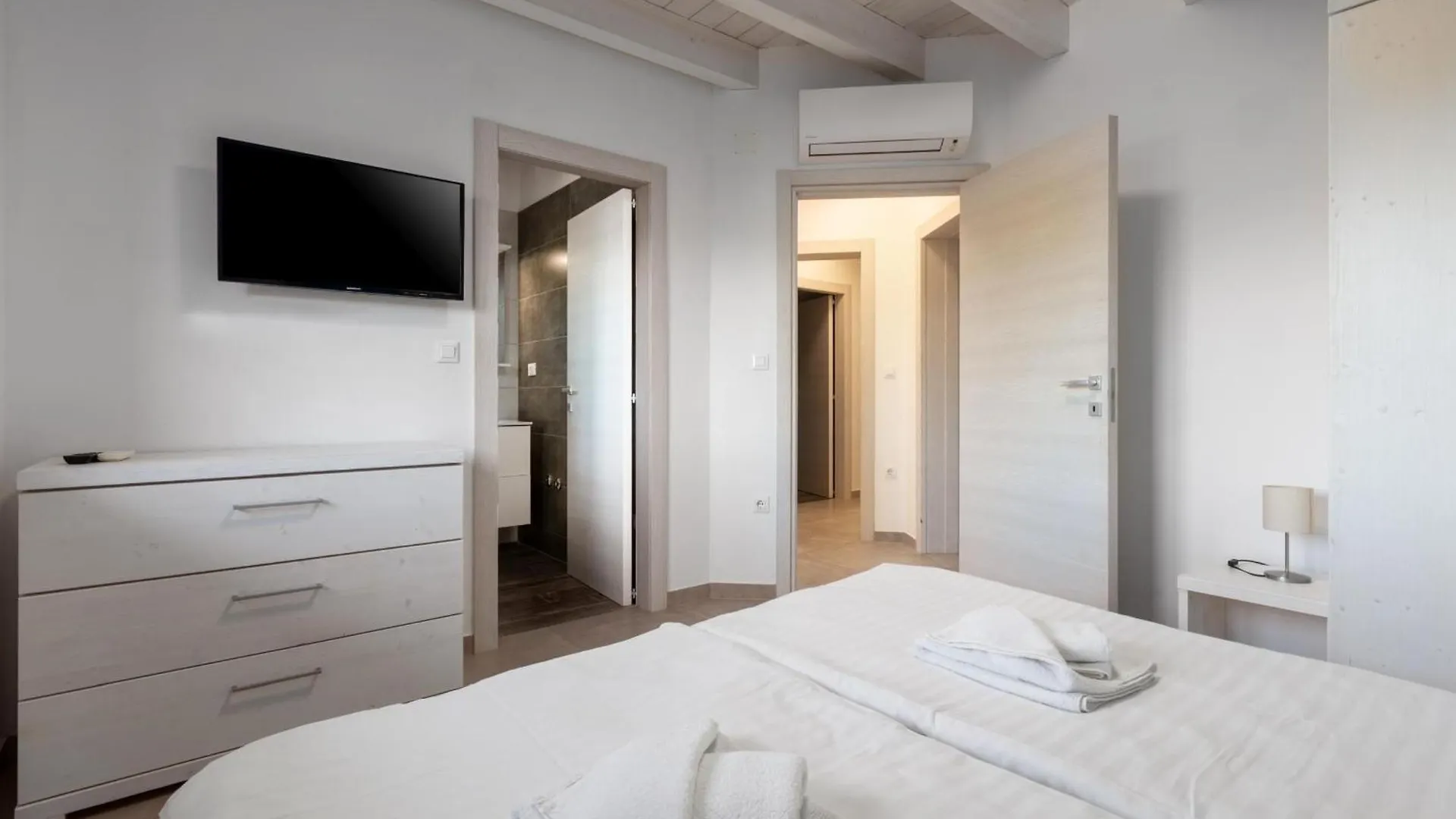 Villa Luna Holiday Home Pomer