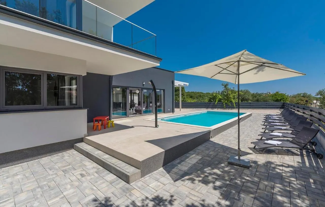 Villa Luna Holiday Home Pomer Croatia