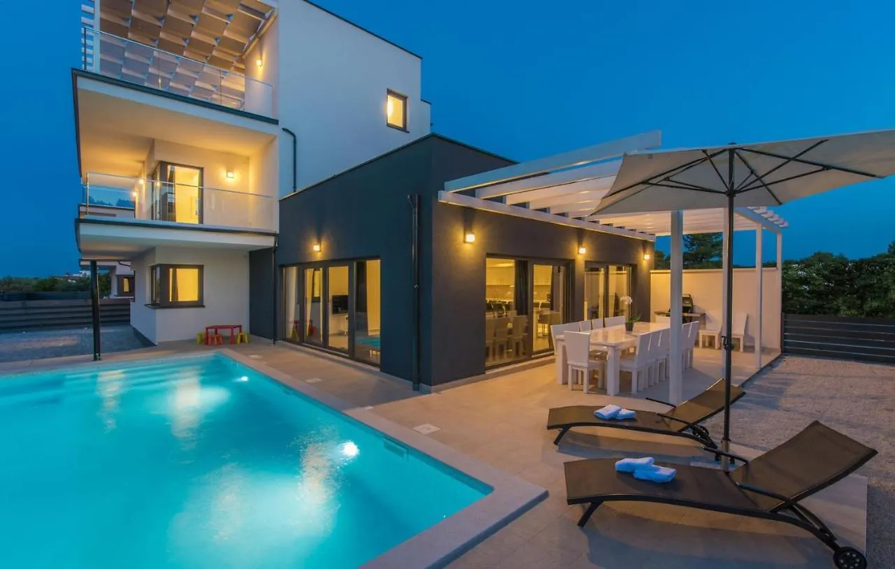 Villa Luna Holiday Home Pomer 0*,  Croatia